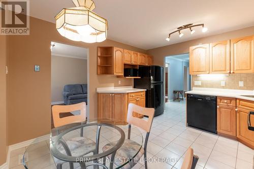 8 - 70 Sunnyside Drive, London, ON - Indoor Photo Showing Kitchen