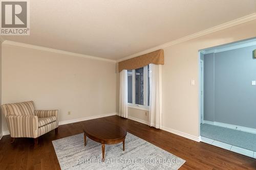 8 - 70 Sunnyside Drive, London, ON - Indoor Photo Showing Living Room