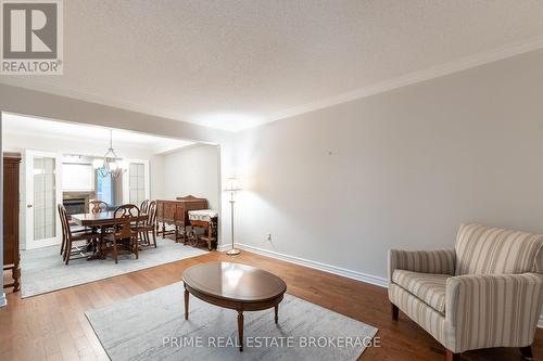 8 - 70 Sunnyside Drive, London, ON - Indoor Photo Showing Living Room