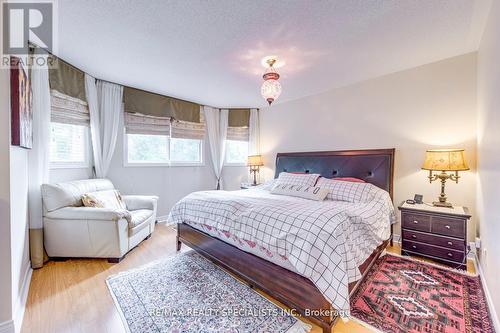 6152 Hardesty Crescent, Mississauga, ON - Indoor Photo Showing Bedroom