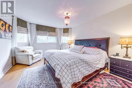 6152 Hardesty Crescent, Mississauga, ON - Indoor Photo Showing Bedroom