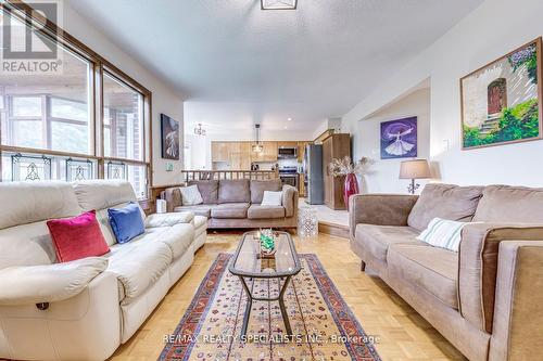 6152 Hardesty Crescent, Mississauga, ON - Indoor Photo Showing Living Room