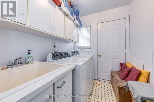 6152 Hardesty Crescent, Mississauga, ON - Indoor Photo Showing Laundry Room