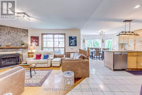 6152 Hardesty Crescent, Mississauga, ON - Indoor Photo Showing Living Room With Fireplace