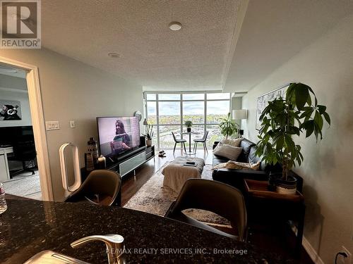 901 - 9 George Street N, Brampton, ON - Indoor Photo Showing Living Room