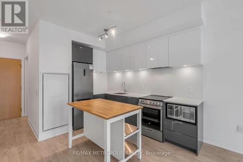 415 - 65 Annie Craig Drive, Toronto, ON - Indoor Photo Showing Kitchen