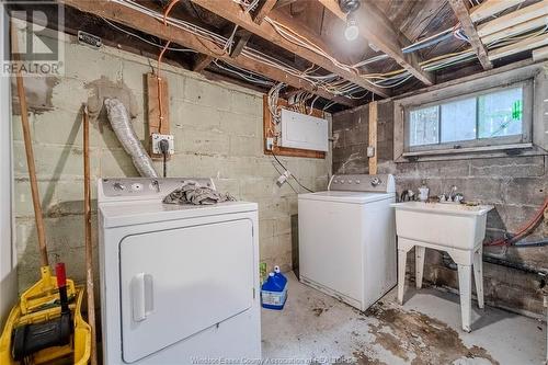 372 Rosedale, Windsor, ON - Indoor Photo Showing Laundry Room