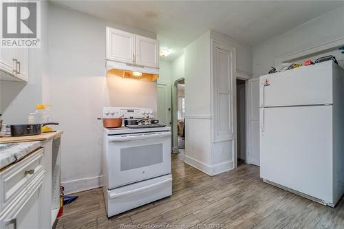 372 Rosedale, Windsor, ON - Indoor Photo Showing Kitchen