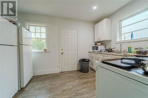 372 Rosedale, Windsor, ON - Indoor Photo Showing Kitchen