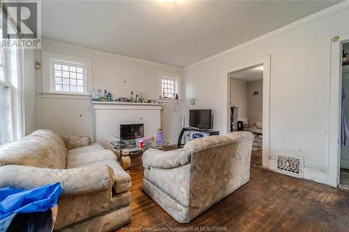 372 Rosedale, Windsor, ON - Indoor Photo Showing Living Room With Fireplace