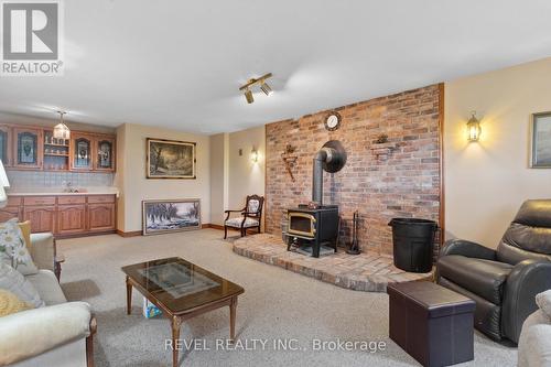 126 Colbeck Drive, Welland, ON - Indoor Photo Showing Living Room With Fireplace