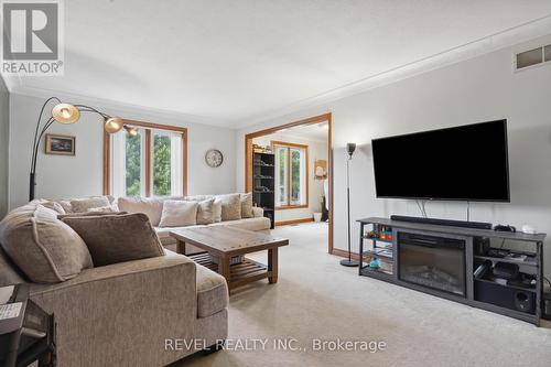 126 Colbeck Drive, Welland, ON - Indoor Photo Showing Living Room