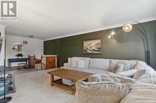 126 Colbeck Drive, Welland, ON - Indoor Photo Showing Living Room