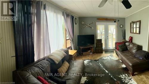 510 Cherie Hill Lane, Perth, ON - Indoor Photo Showing Living Room