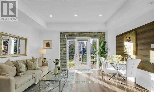 125 - 3050 Erin Centre Boulevard, Mississauga, ON - Indoor Photo Showing Living Room