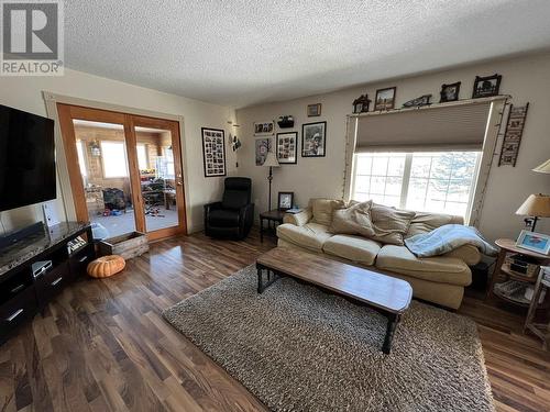 27 Pioneer Way, Fort Nelson, BC - Indoor Photo Showing Living Room