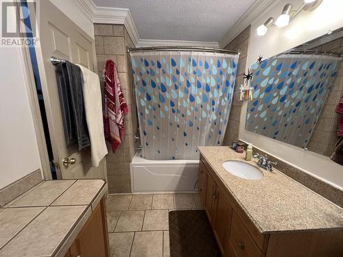 27 Pioneer Way, Fort Nelson, BC - Indoor Photo Showing Bathroom