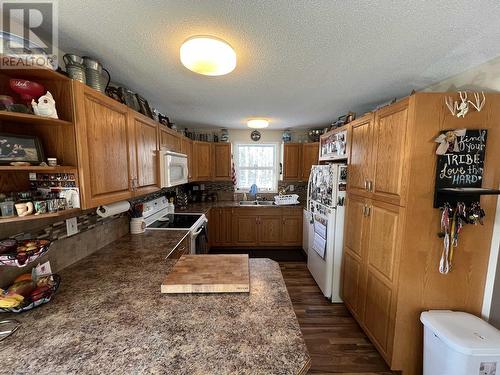 27 Pioneer Way, Fort Nelson, BC - Indoor Photo Showing Kitchen With Double Sink