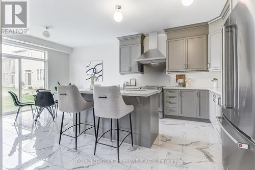 447 Black Cherry Crescent, Shelburne, ON - Indoor Photo Showing Kitchen With Upgraded Kitchen