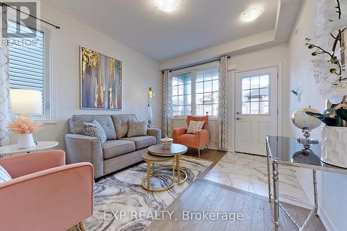 34 Woodbine Avenue, Welland, ON - Indoor Photo Showing Living Room