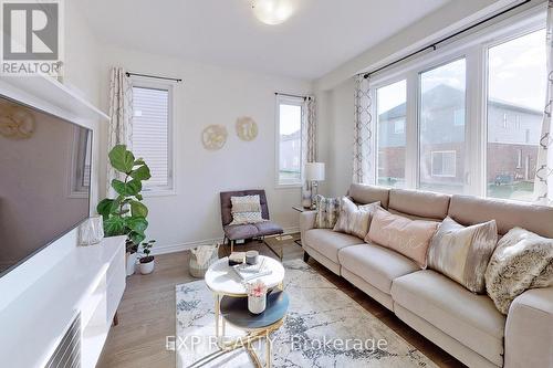 34 Woodbine Avenue, Welland, ON - Indoor Photo Showing Living Room