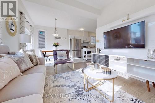 34 Woodbine Avenue, Welland, ON - Indoor Photo Showing Living Room