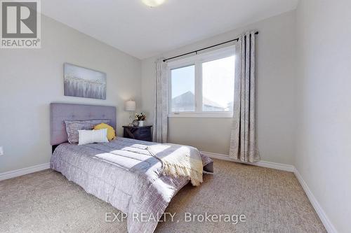 34 Woodbine Avenue, Welland, ON - Indoor Photo Showing Bedroom