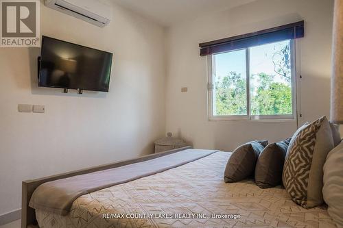 301C - Luz Chemuyil Street W, Mexico, ON - Indoor Photo Showing Bedroom