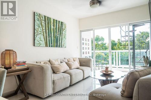 301C - Luz Chemuyil Street W, Mexico, ON - Indoor Photo Showing Living Room