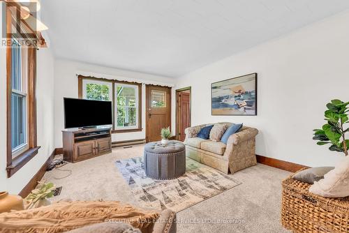 1045 St. Johns Road N, Norfolk, ON - Indoor Photo Showing Living Room