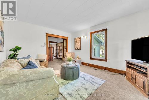 1045 St. Johns Road N, Norfolk, ON - Indoor Photo Showing Living Room