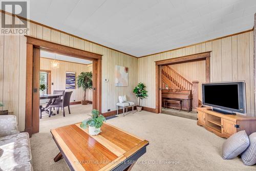 1045 St. Johns Road N, Norfolk, ON - Indoor Photo Showing Living Room