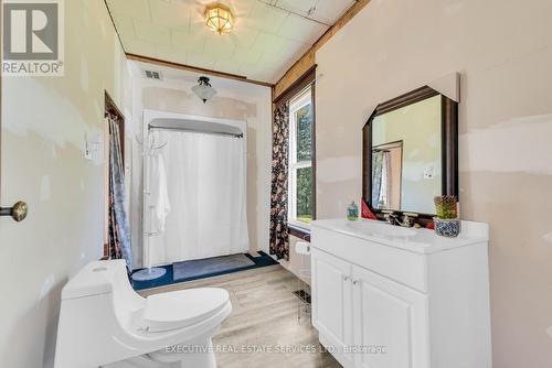 1045 St. Johns Road N, Norfolk, ON - Indoor Photo Showing Bathroom