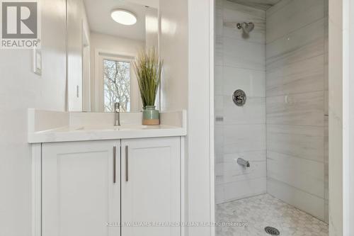 10 Nootka Crescent, Toronto, ON - Indoor Photo Showing Bathroom