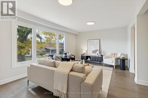 10 Nootka Crescent, Toronto, ON - Indoor Photo Showing Living Room