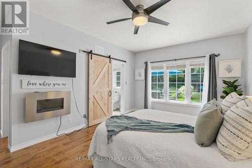 2 Honeys Beach Road, Scugog, ON - Indoor Photo Showing Bedroom