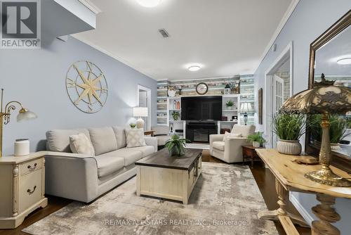 2 Honeys Beach Road, Scugog, ON - Indoor Photo Showing Living Room