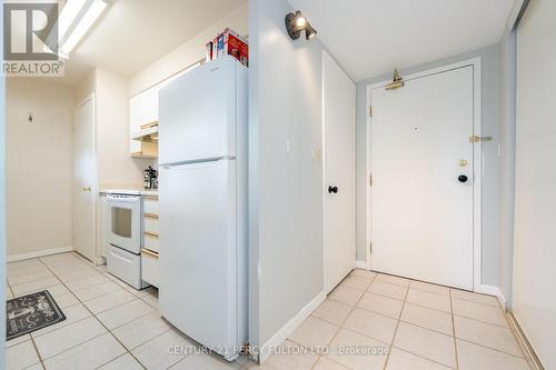 403 - 90 Dale Avenue, Toronto, ON - Indoor Photo Showing Kitchen