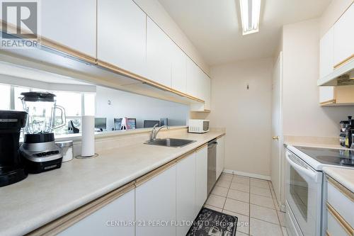 403 - 90 Dale Avenue, Toronto, ON - Indoor Photo Showing Kitchen