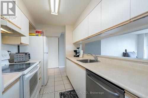 403 - 90 Dale Avenue, Toronto, ON - Indoor Photo Showing Kitchen