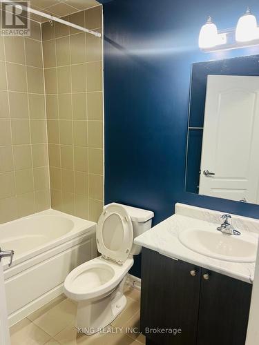 90 - 2500 Hill Rise Court, Oshawa, ON - Indoor Photo Showing Bathroom