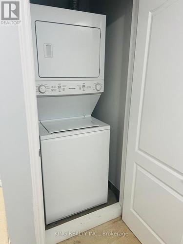 90 - 2500 Hill Rise Court, Oshawa, ON - Indoor Photo Showing Laundry Room