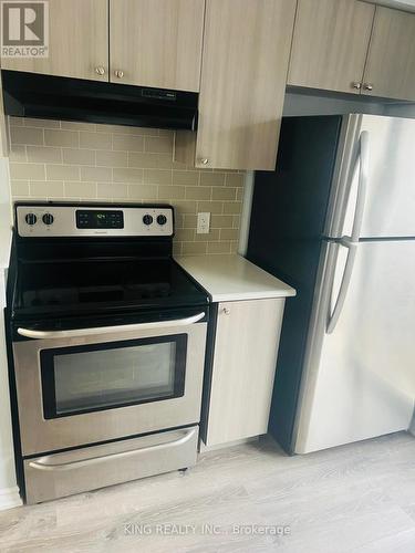 90 - 2500 Hill Rise Court, Oshawa, ON - Indoor Photo Showing Kitchen