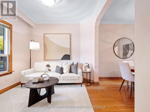 696 Crawford Street, Toronto, ON - Indoor Photo Showing Living Room