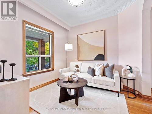 696 Crawford Street, Toronto, ON - Indoor Photo Showing Living Room