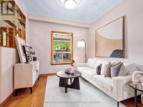 696 Crawford Street, Toronto, ON - Indoor Photo Showing Living Room