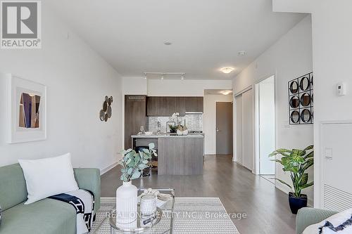 1510 - 501 St Clair Avenue W, Toronto, ON - Indoor Photo Showing Living Room