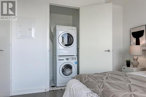 1510 - 501 St Clair Avenue W, Toronto, ON - Indoor Photo Showing Laundry Room