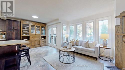 51 Heaver Drive, Whitby, ON - Indoor Photo Showing Living Room