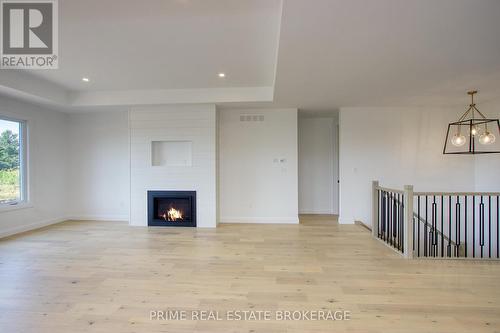 147 Mcleod Street, North Middlesex (Parkhill), ON - Indoor With Fireplace